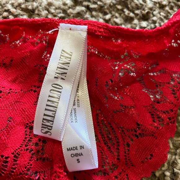 Red lace bralette size small - Picture 2 of 4